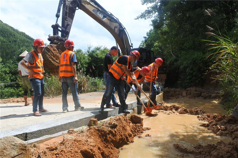 福建易順建筑工程有限公司提供技術人員和設備幫助祖墩鄉進行災后重建